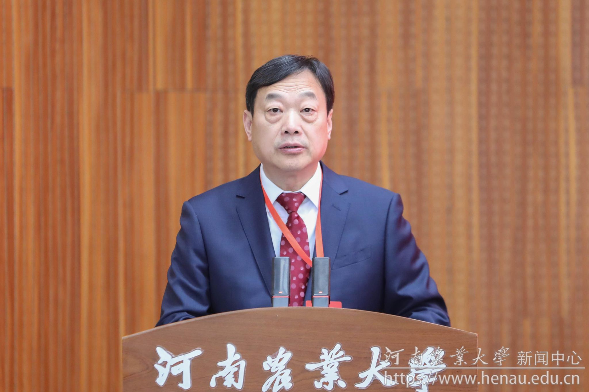 校长周卫院士代表学校作《校长工作报告》.jpg 校长周卫院士代表学校作《校长工作报告》.jpg